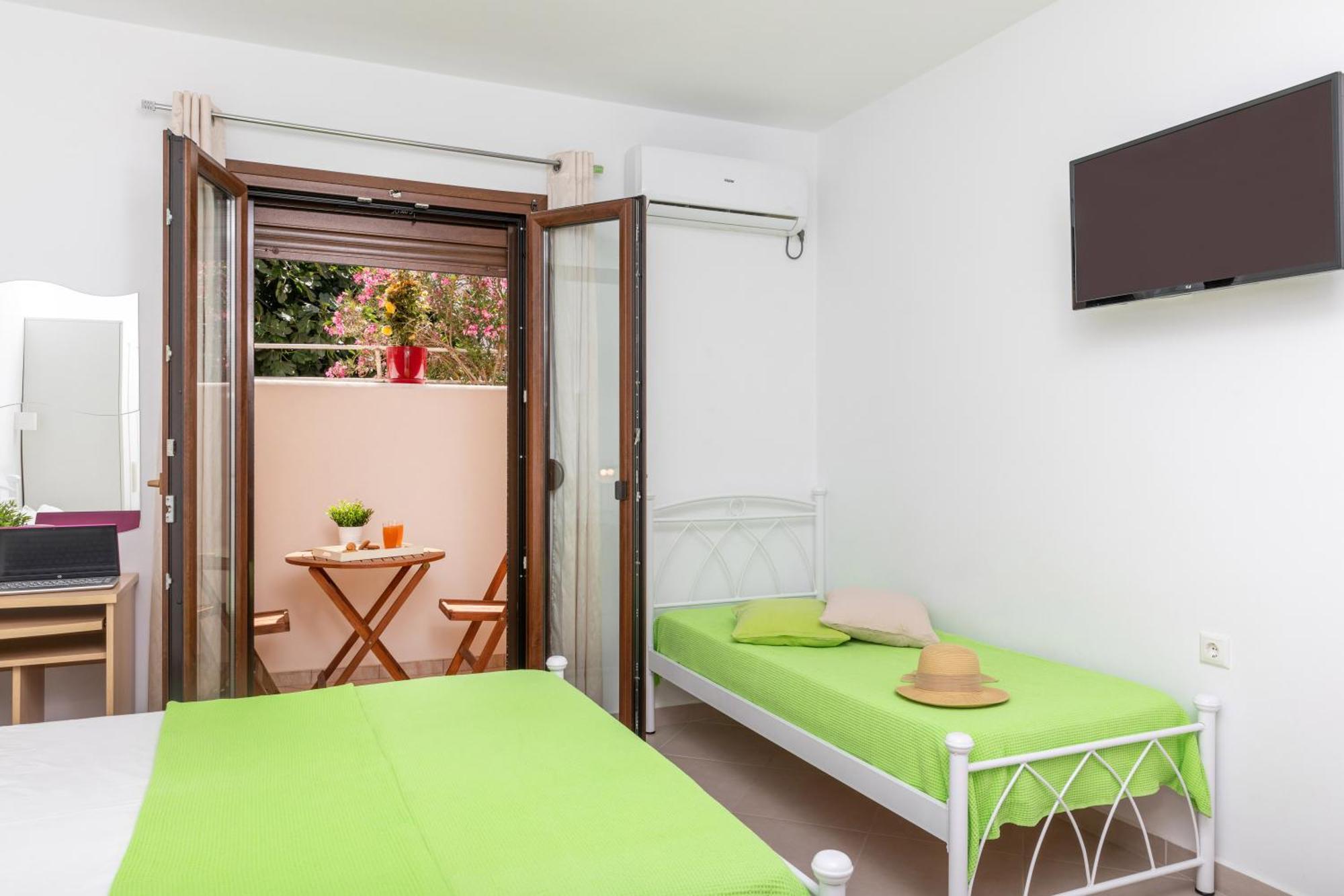 Naxos Diamond Studios Apartments Naxos City Стая снимка