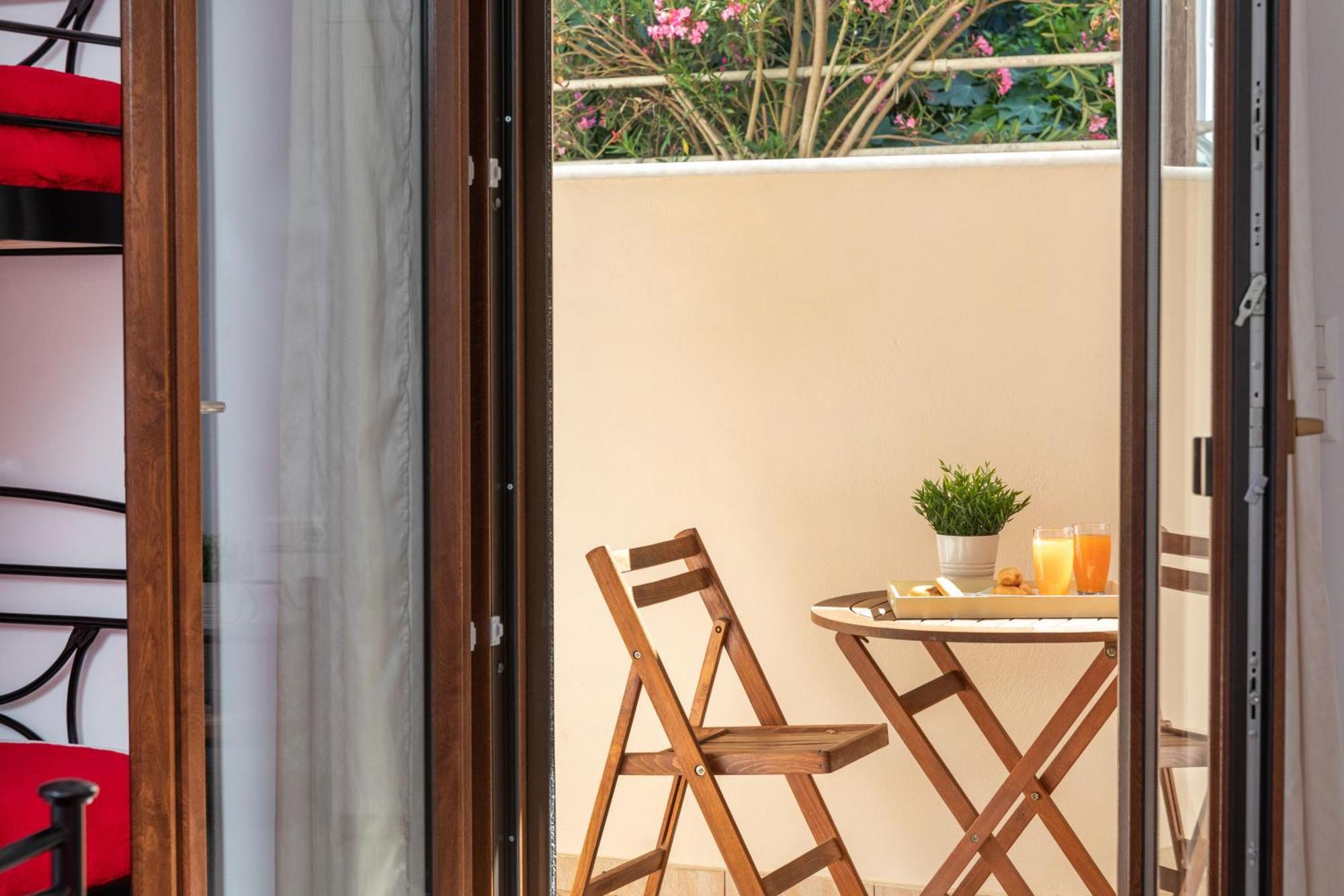 Naxos Diamond Studios Apartments Naxos City Стая снимка