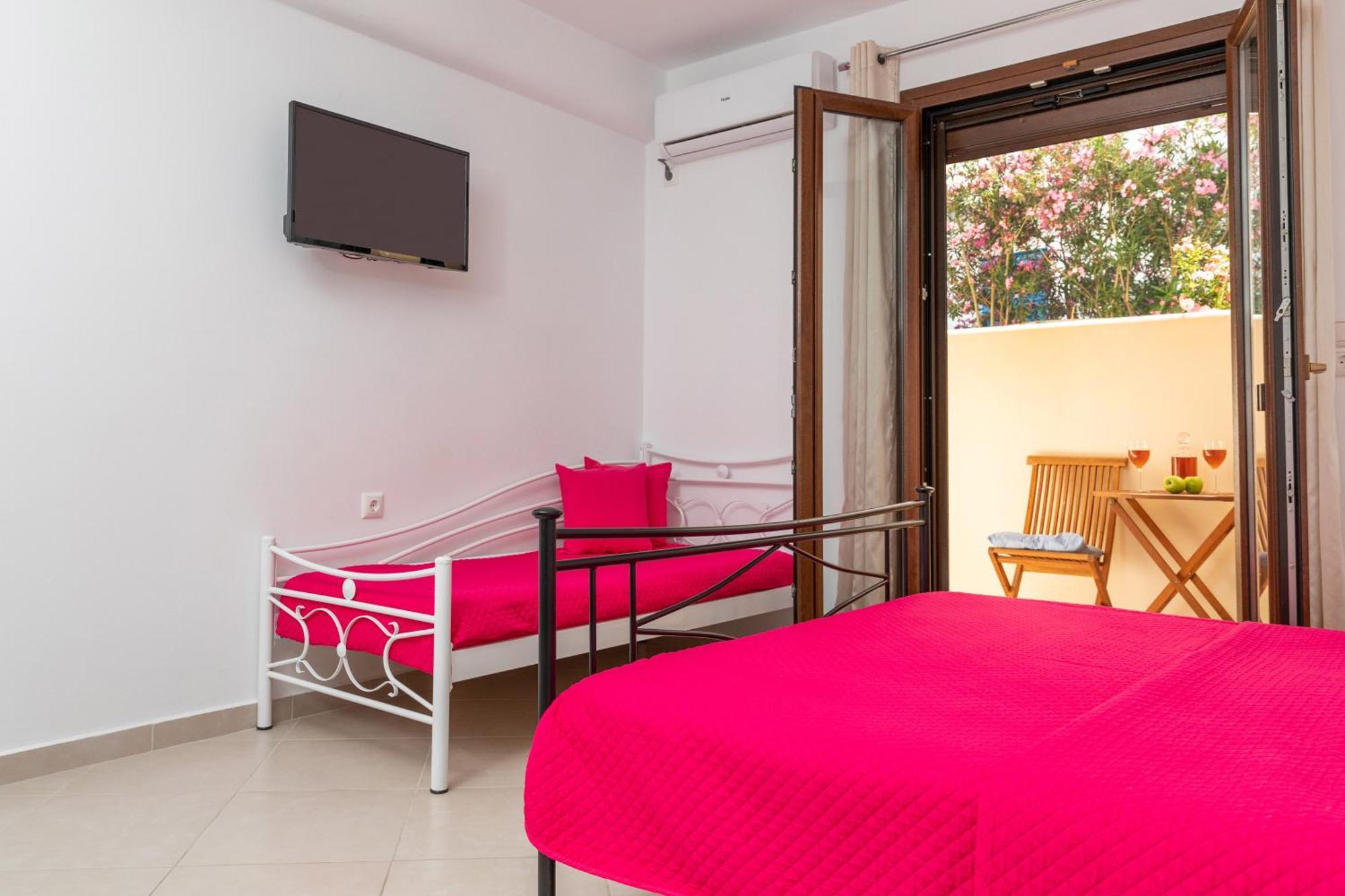 Naxos Diamond Studios Apartments Naxos City Стая снимка